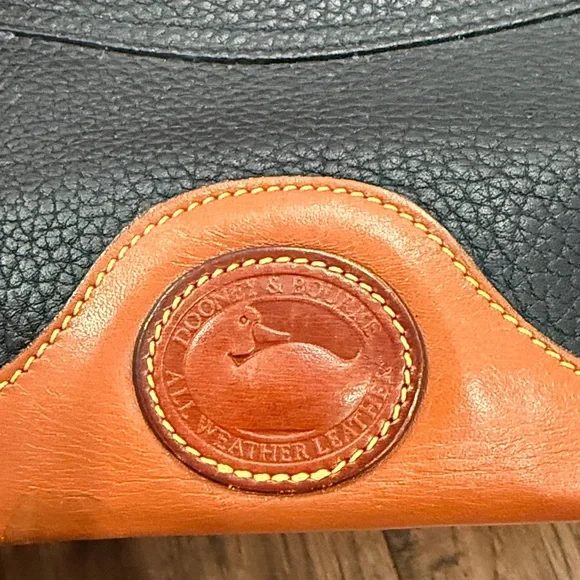 Dooney & Bourke Vintage Awl Leather Dopp Kit Collapsible Toiletry Bag - Picture 2 of 4